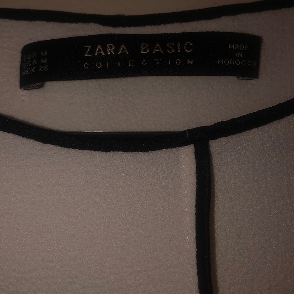 White blouse with black trim - Picture 2 of 3